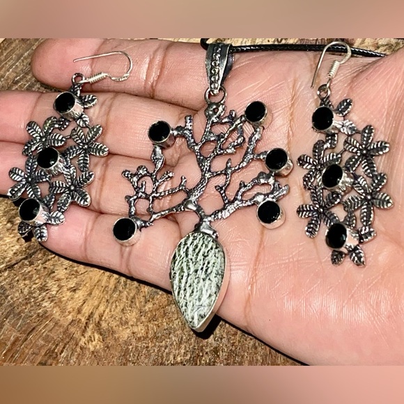 Chrysotile in Serpentine Pendant & Earrings - Picture 1 of 8
